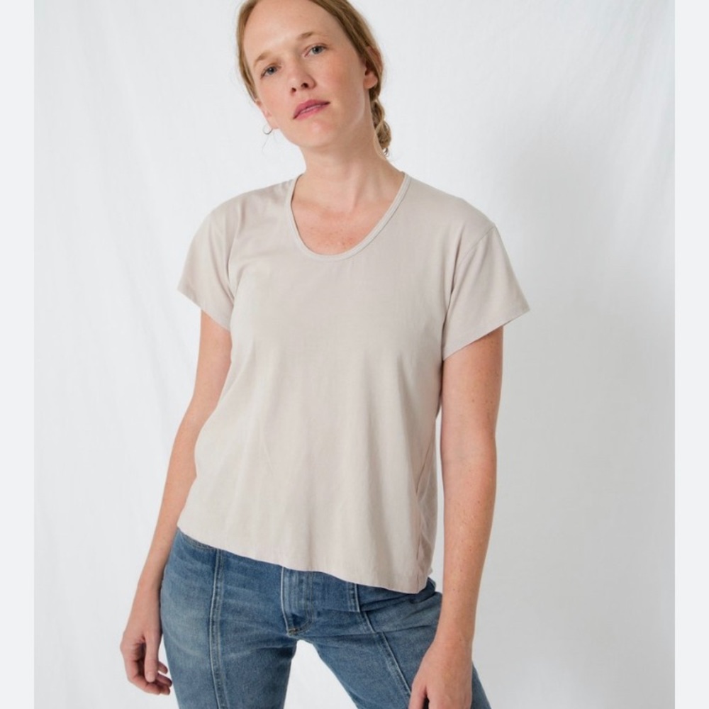 Esby apparel Jane Tee Shirt Scoop Neck Short Sleeves Relaxed Fit  XS Tan
